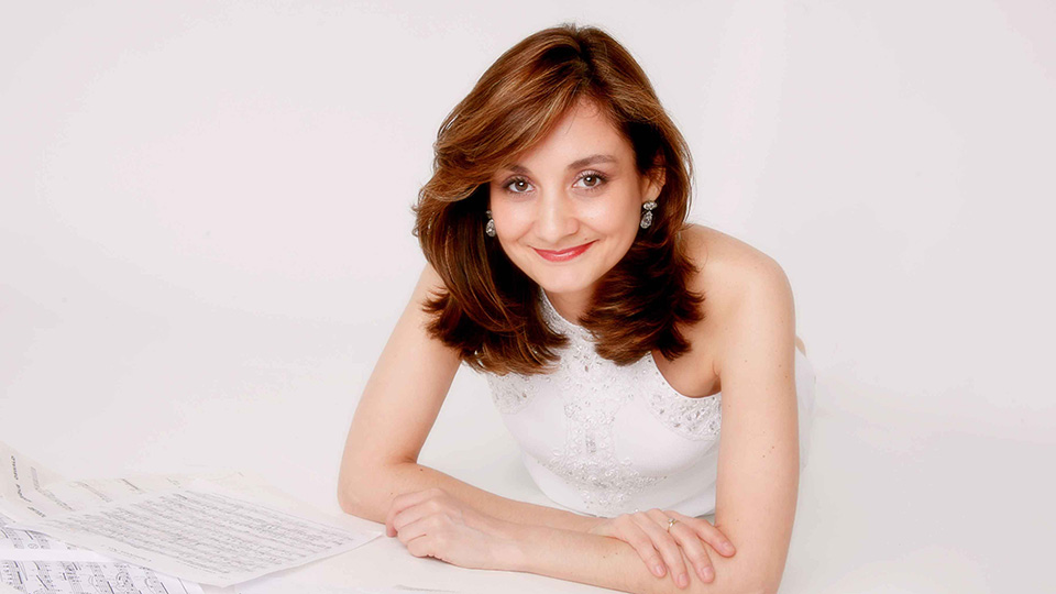 Headshot for Tania Lisboa