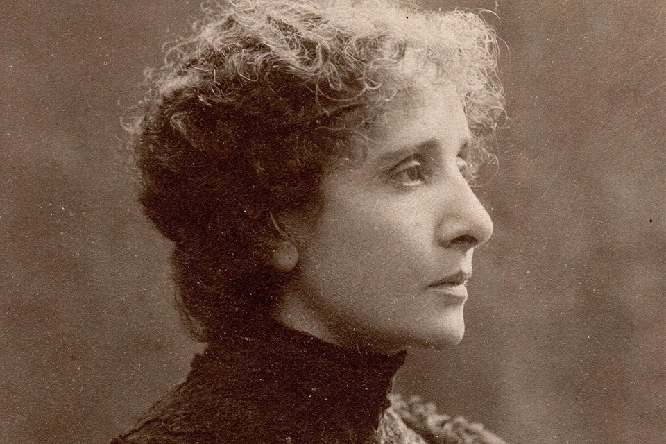 An old photo of Mel Bonis looking into the distance