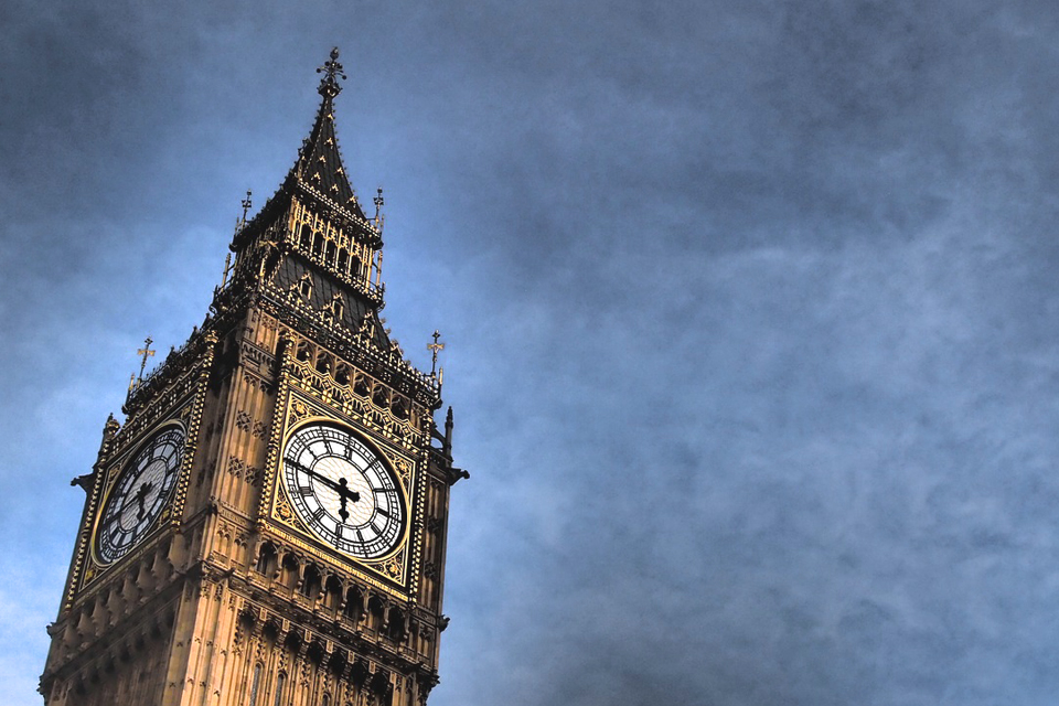 A shot of Big Ben surrounded with by a dark blue sky.