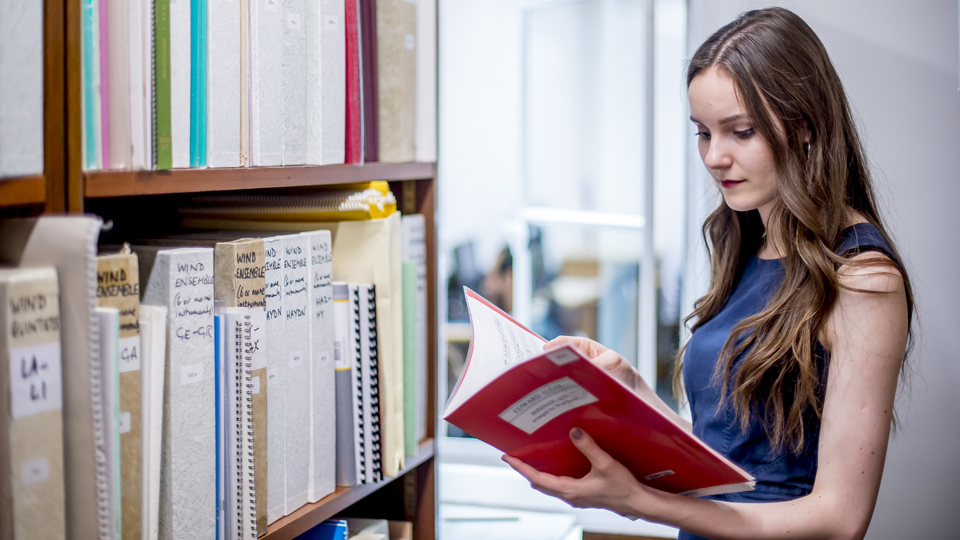 Student reading score in library